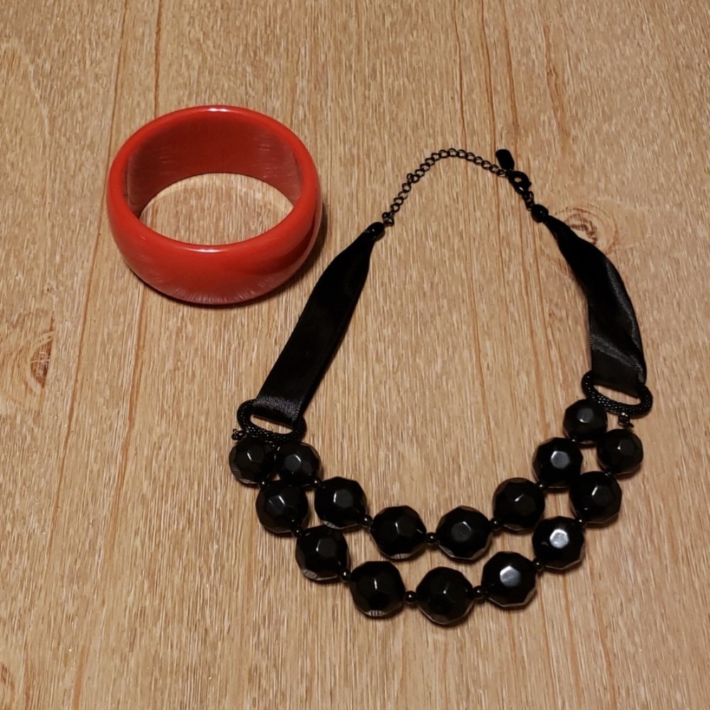 Black Alfani Necklace & Red Bracelet